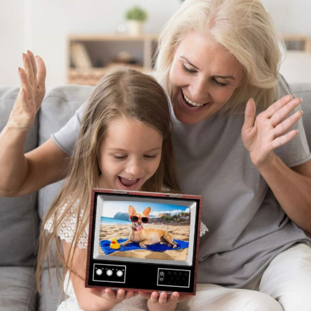 Mobile Phone Screen Magnifier - Retro TV Style