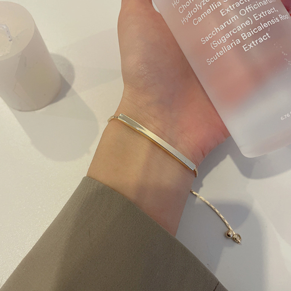 Bar-accented Women's Knot Bracelet