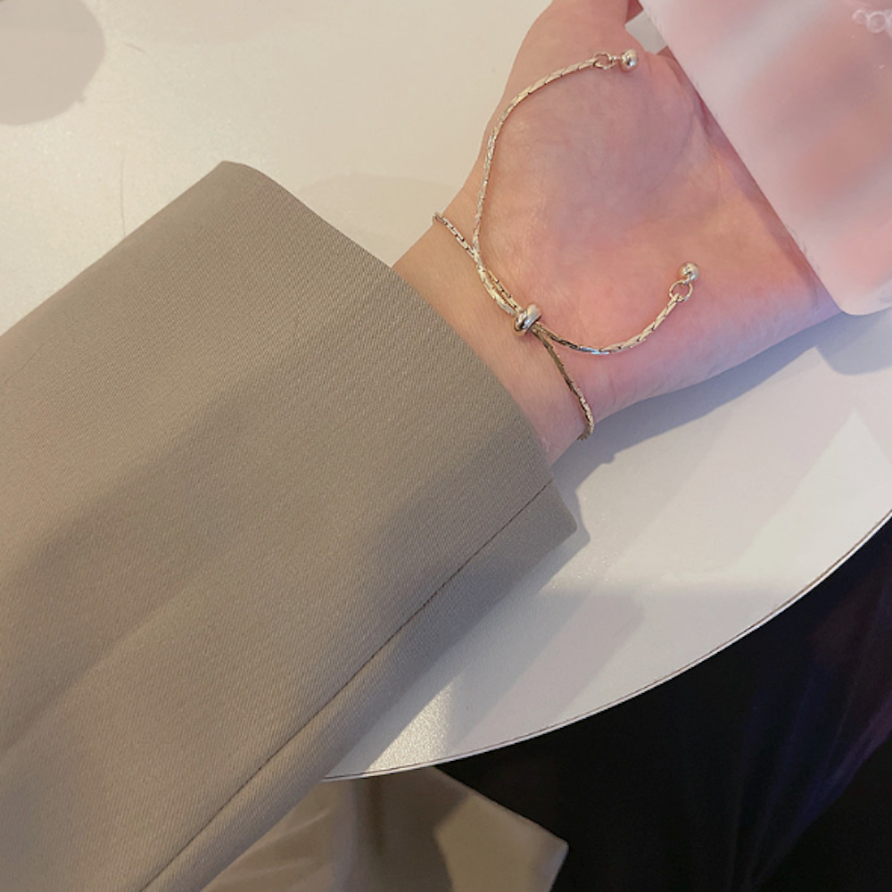 Bar-accented Women's Knot Bracelet