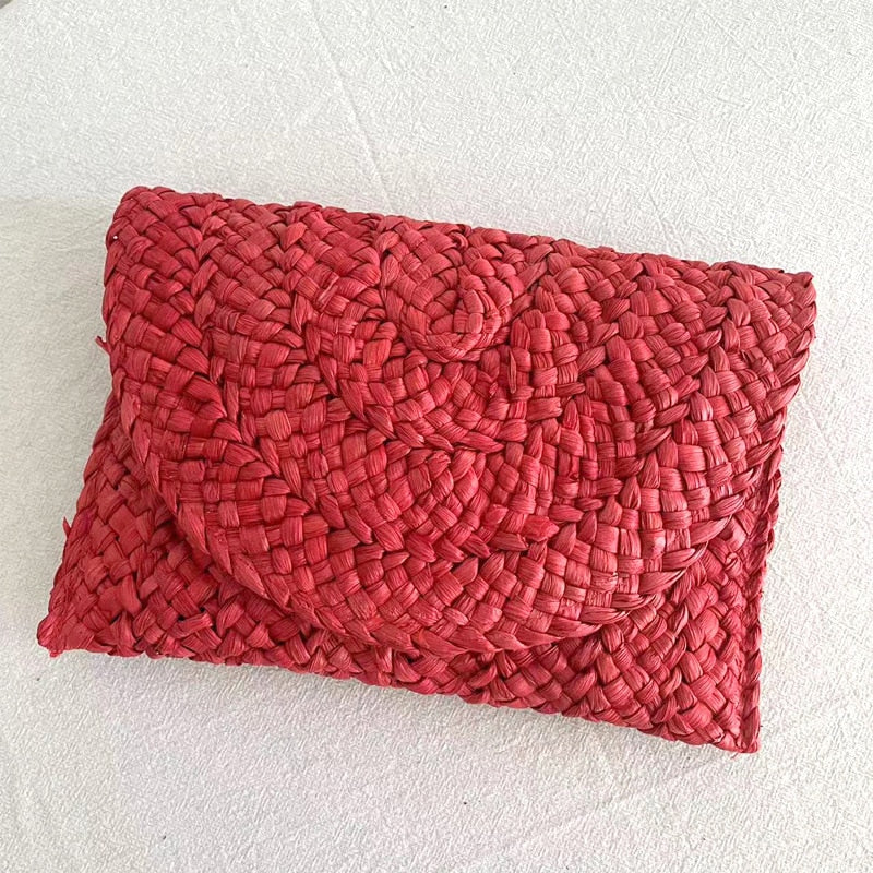 Summer Mini Straw Clutch: Embrace the Season in Style!