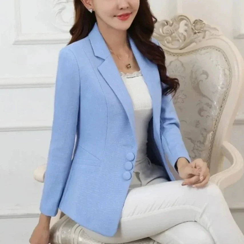 Three-Button Women's Blazer for a Sophisticated Business Casual Look
