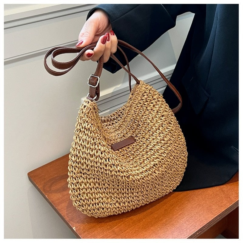 Summer Straw Shoulder Bag for a Relaxed Look