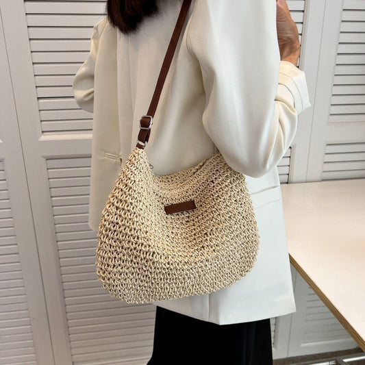 Summer Straw Shoulder Bag for a Relaxed Look