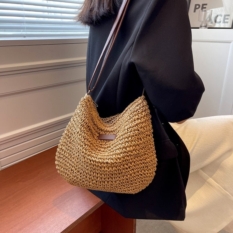Summer Straw Shoulder Bag for a Relaxed Look