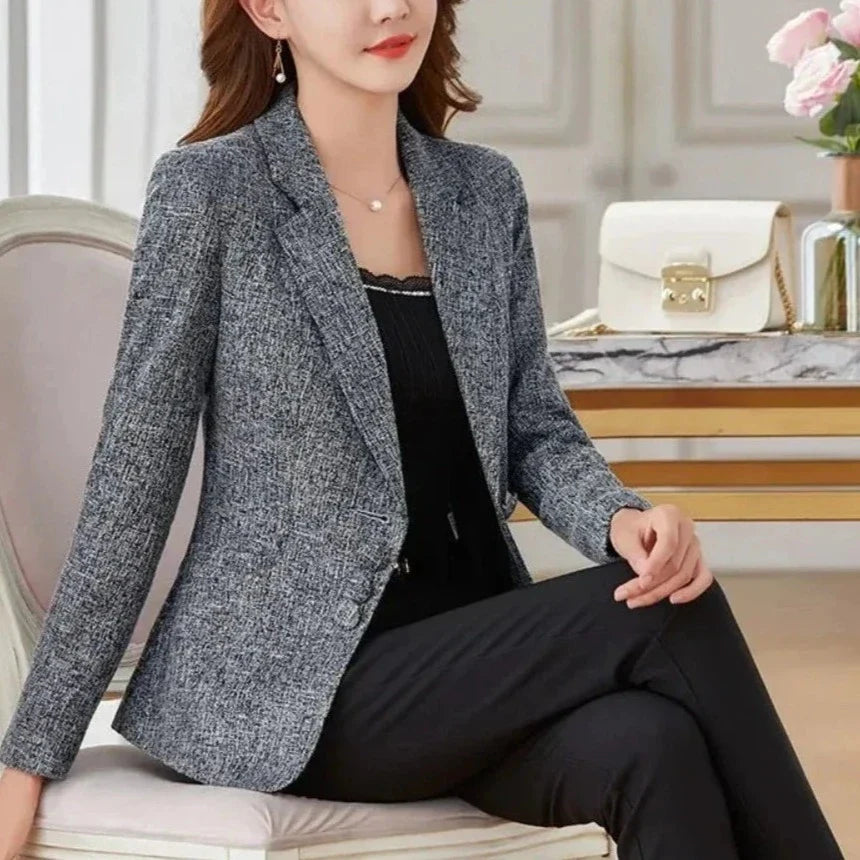 Three-Button Women's Blazer for a Sophisticated Business Casual Look