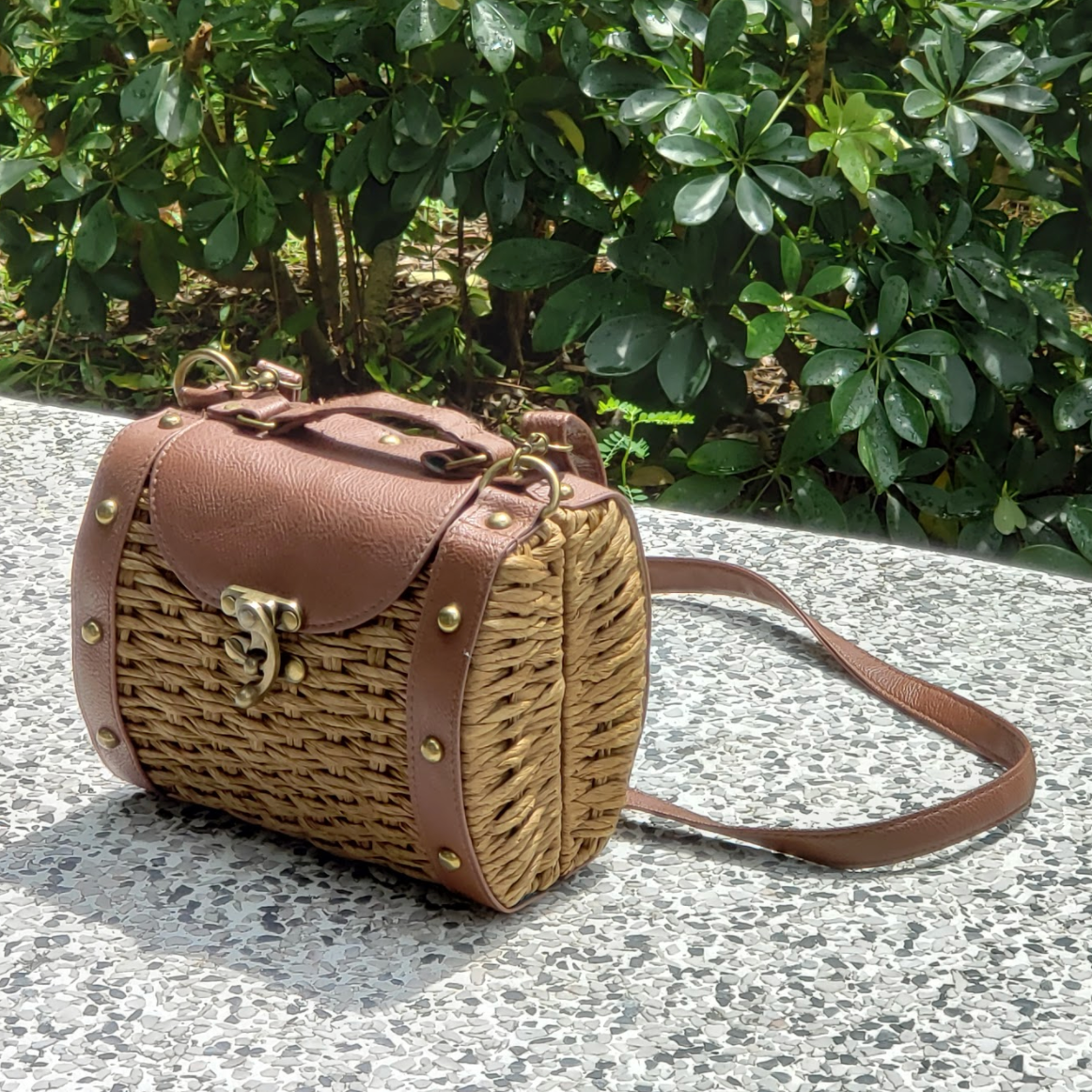 Vintage Style Handwoven Straw Bag for Women
