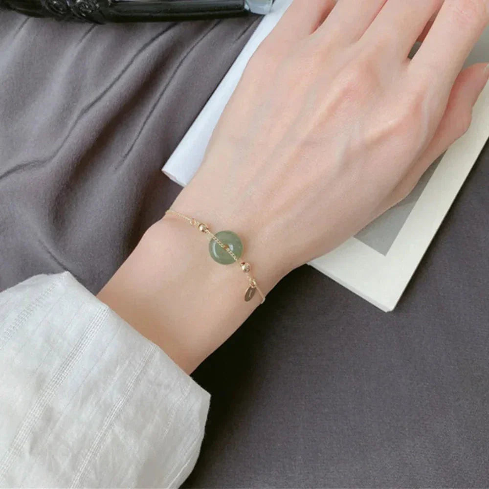 Fashion Bracelet with Charming Jade Design