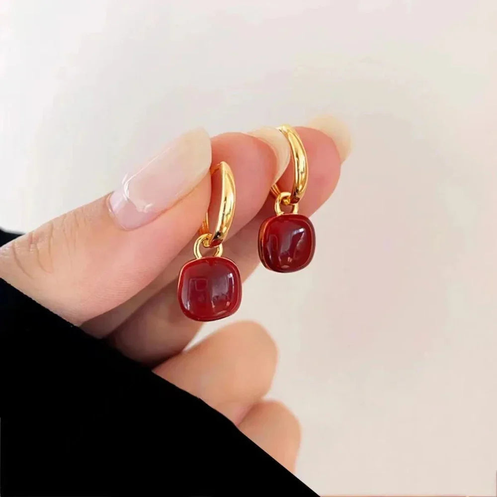 Heart-shaped Vintage Drop Earrings