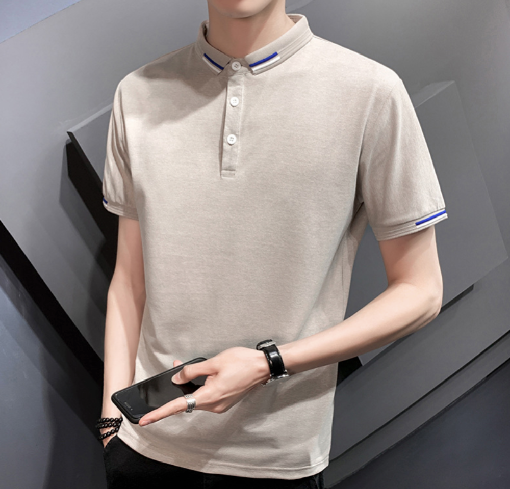 Short-Sleeved Polo Shirt for Men with Distinctive Collar Embellishments