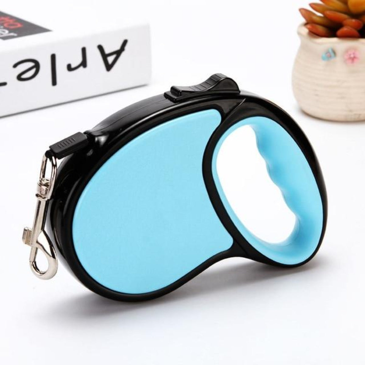 5-Meter Long Retractable Leash for Dogs made of Nylon