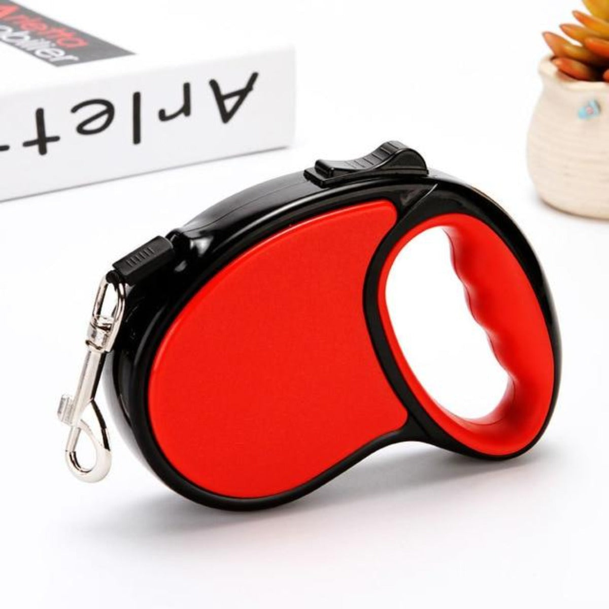 5-Meter Long Retractable Leash for Dogs made of Nylon