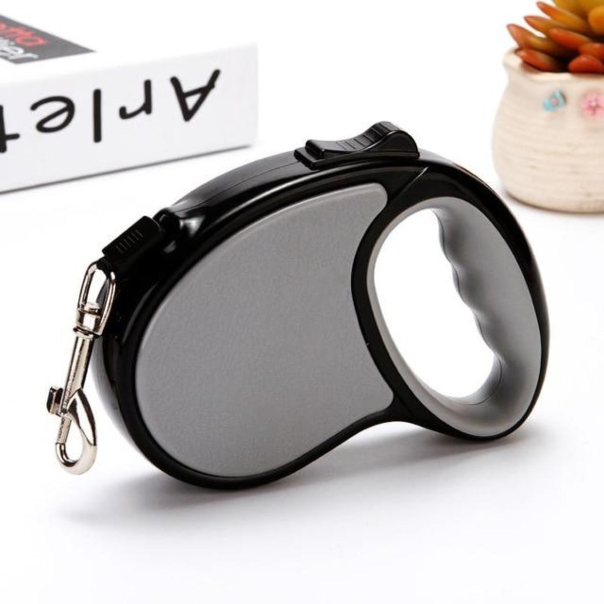 5-Meter Long Retractable Leash for Dogs made of Nylon