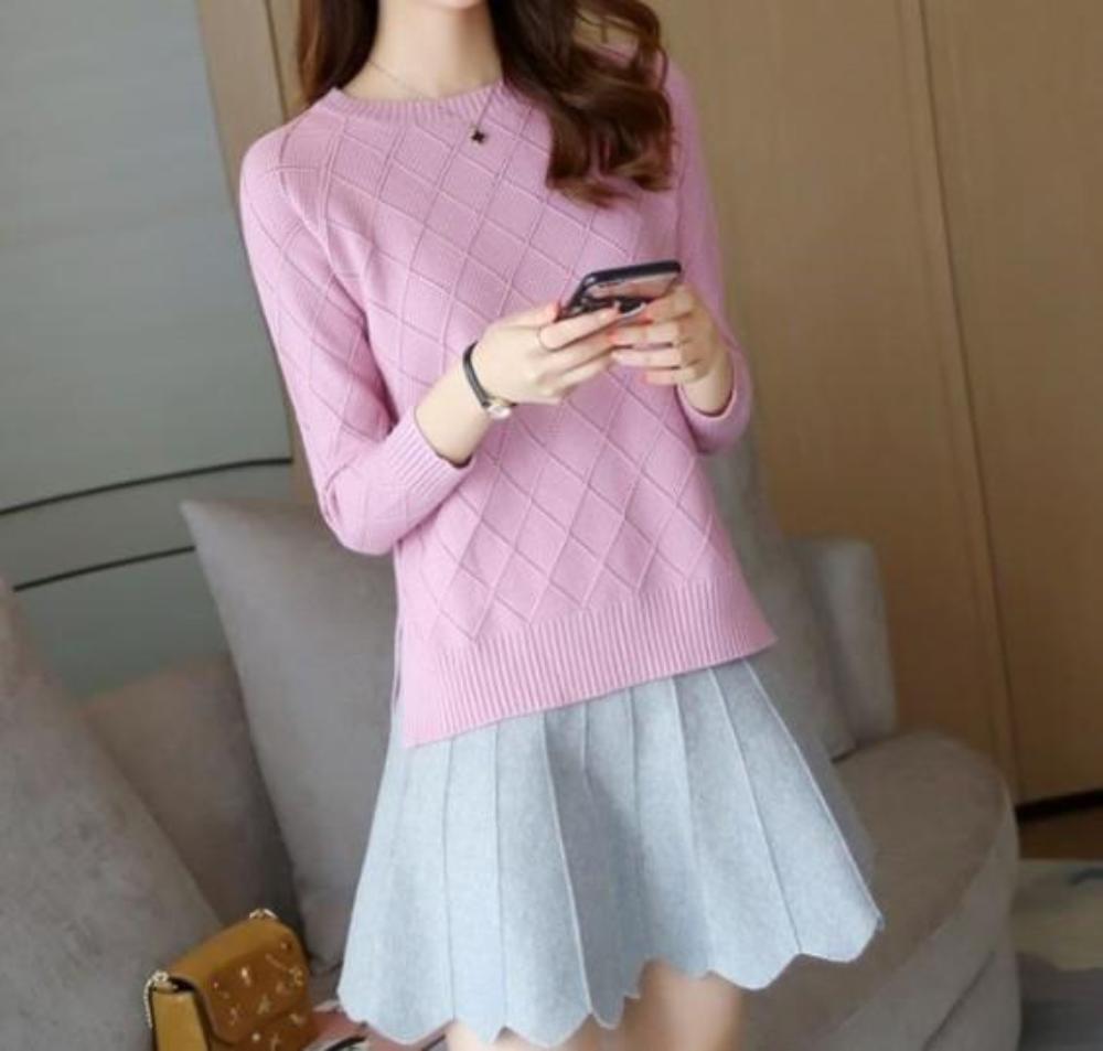 Slim-Fit Knit Top for Women with Round Neckline