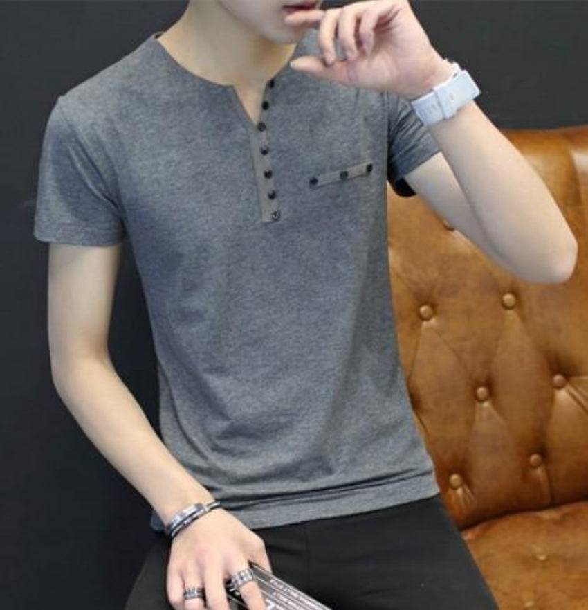 Slim Fit Men's T-Shirt with Button Embellishments for a Casual Look