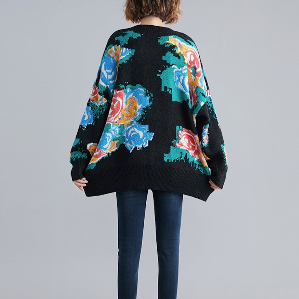 Floral Print Round Neck Women's Sweater: Maintaining Core Meaning with a Distinctive Twist
