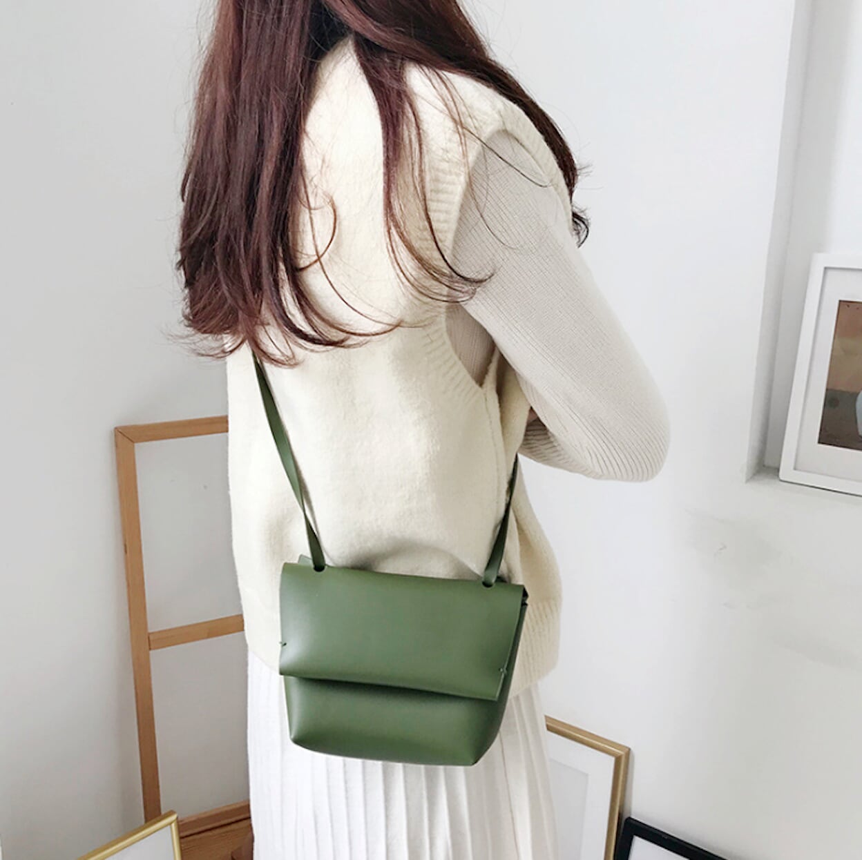 Small Vegan Leather Shoulder Bag for Women - A Stylish Choice for Casual Outings