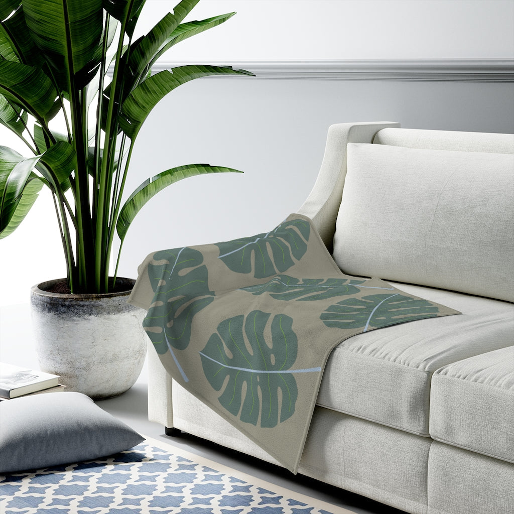Green Leaf Plush Throw Blanket: Embrace Nature's Beauty