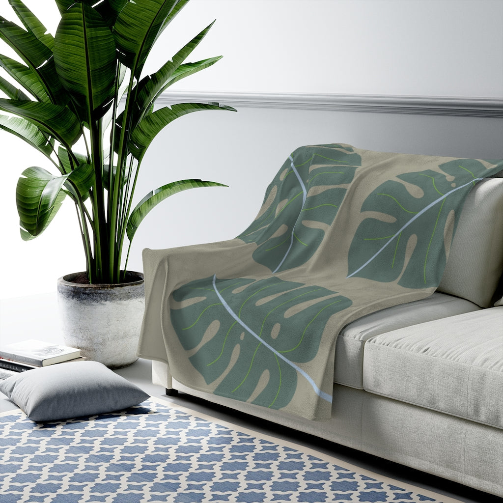 Green Leaf Plush Throw Blanket: Embrace Nature's Beauty