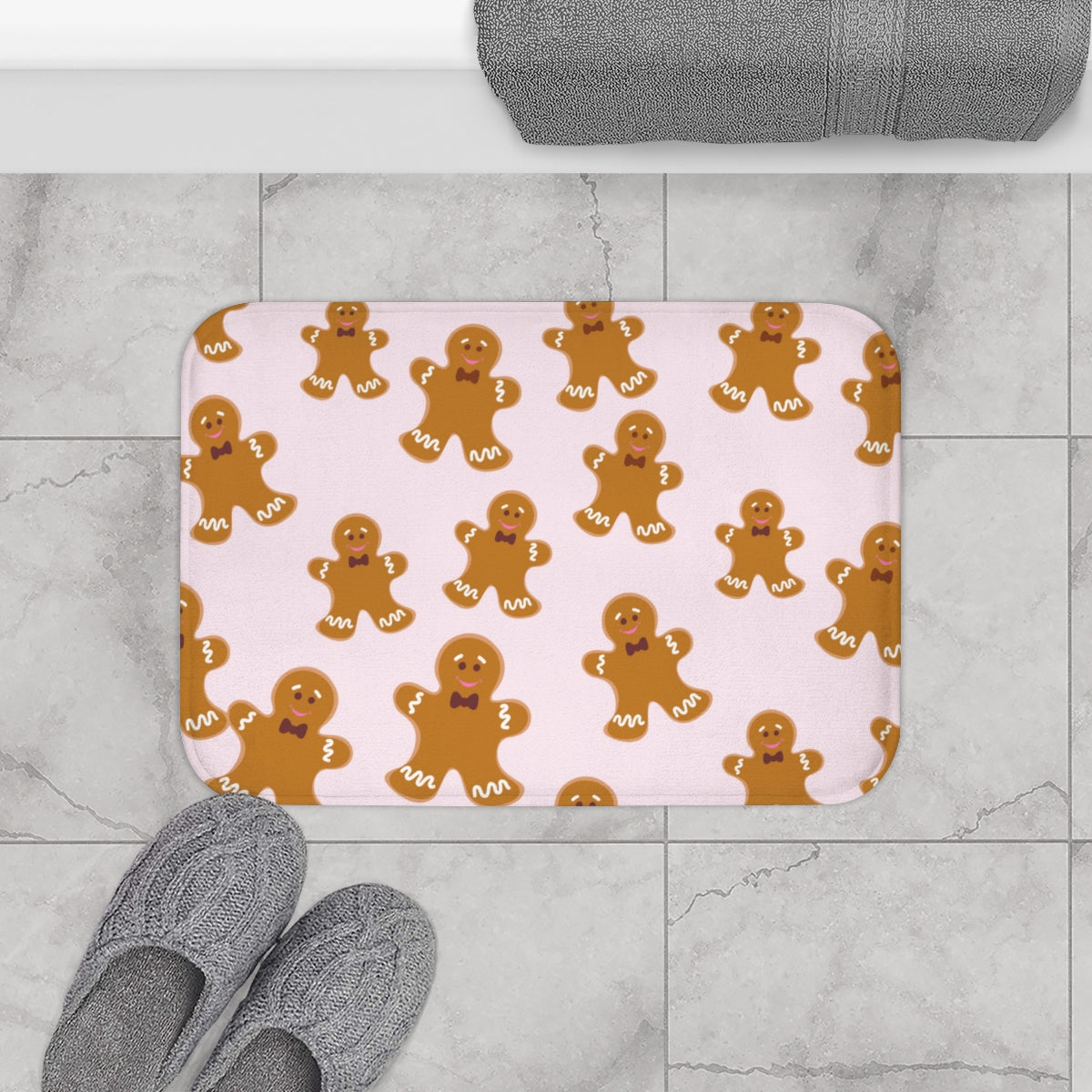 Bath Mat with Gingerbread Cookies Motif