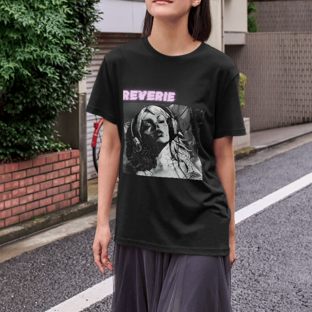 Oversize T-Shirt with a Retro Vibe