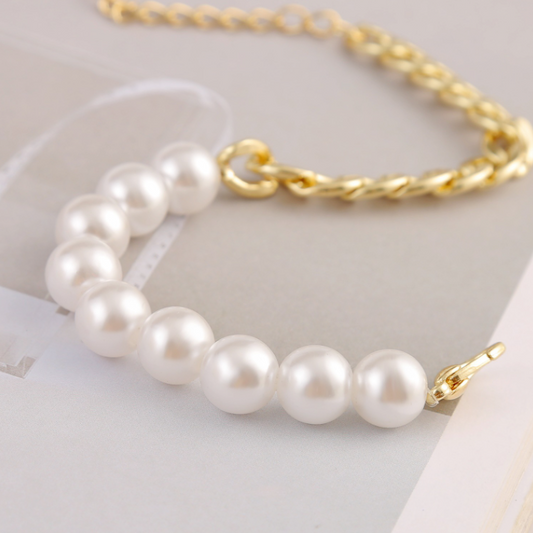 Half Chain Women's Bracelet Adorned with Pearls