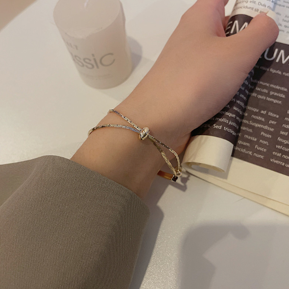 Bar-accented Women's Knot Bracelet