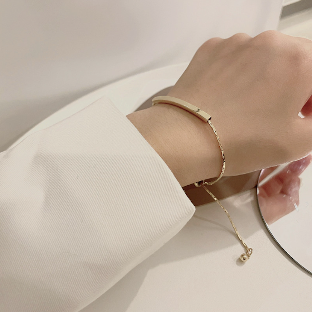 Bar-accented Women's Knot Bracelet