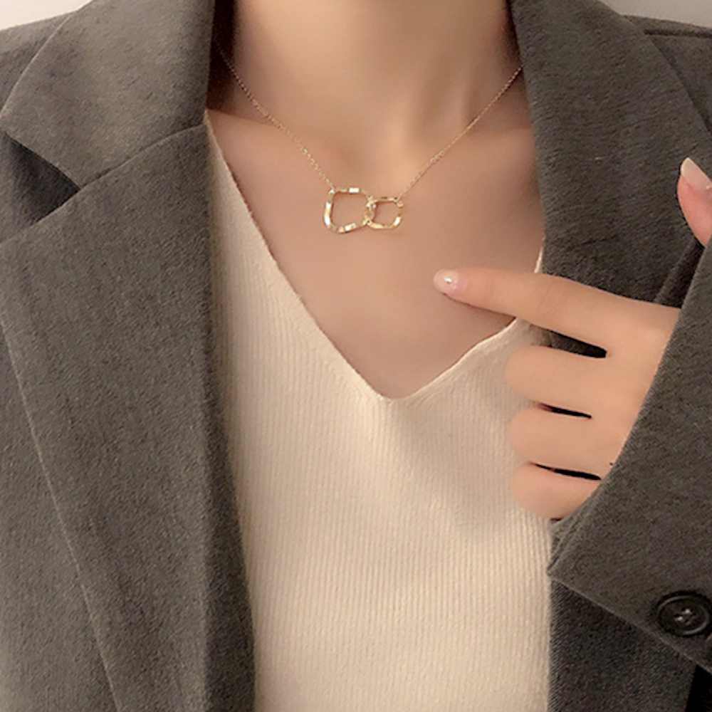 Asymmetrical Women's Linked Circle Pendant Necklace
