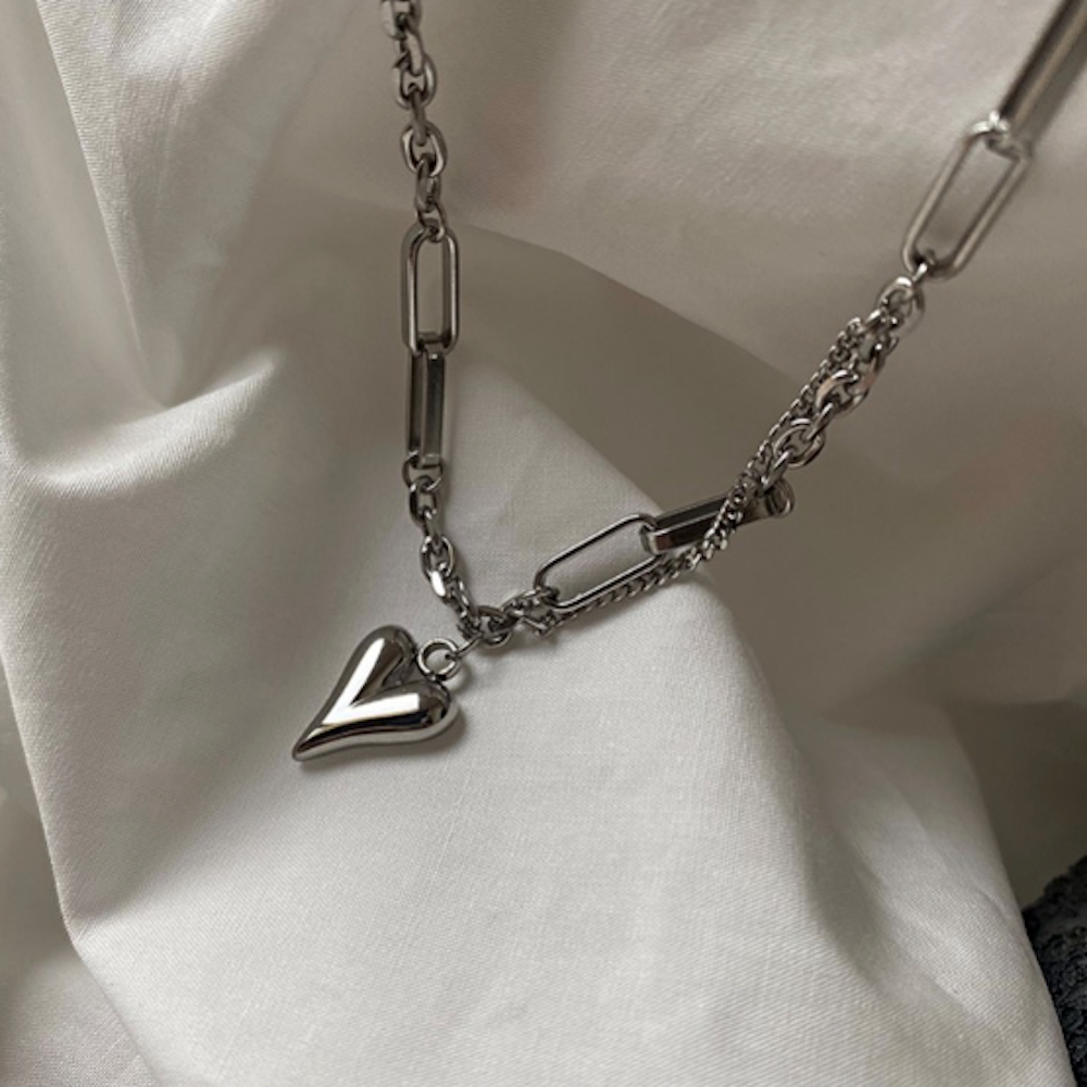 Link Necklace for Women with Heart-Shaped Pendant: Redefining Elegance and Style