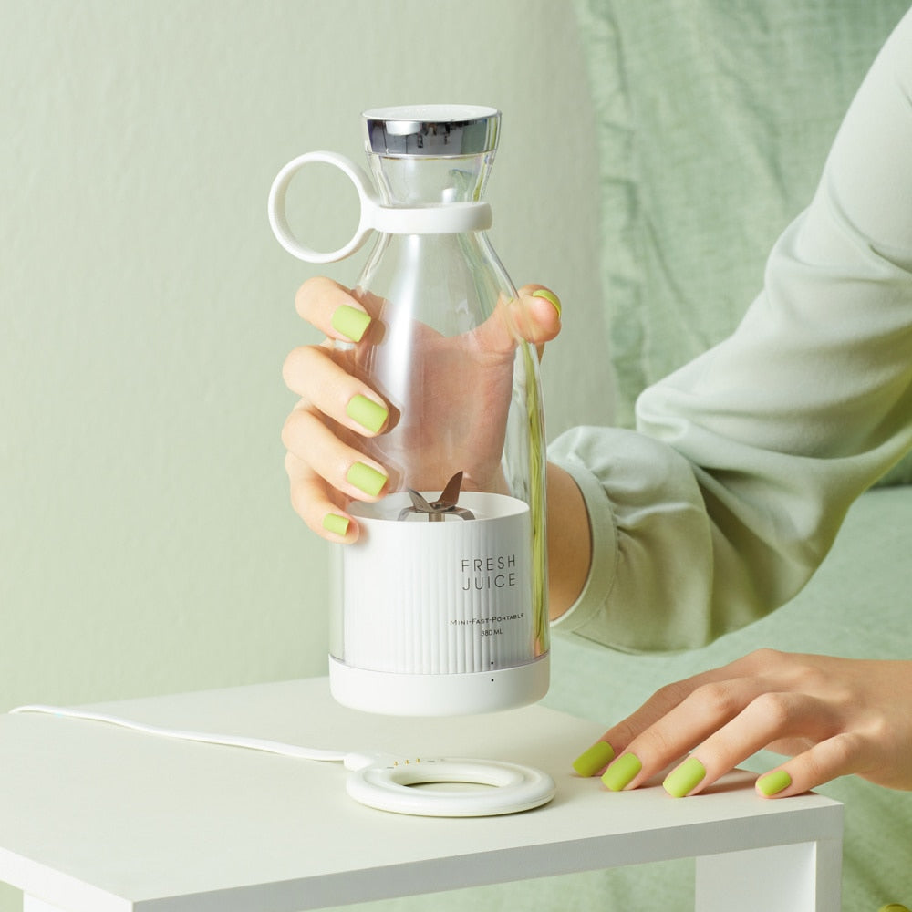 Mobile Blender for Juicing On-the-Go