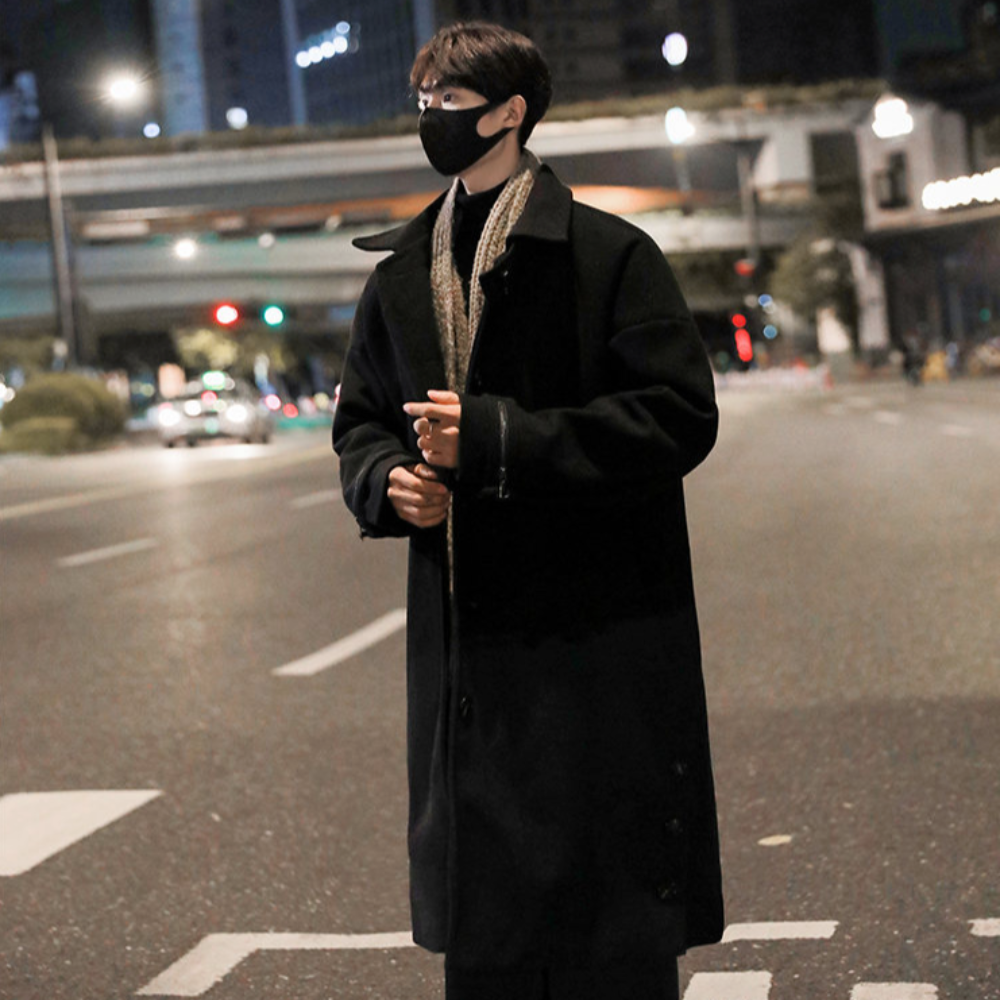 Long Men's Coat Featuring Buttoned Slits