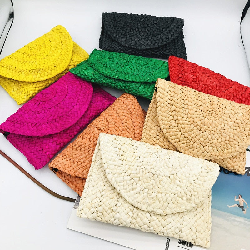 Summer Mini Straw Clutch: Embrace the Season in Style!