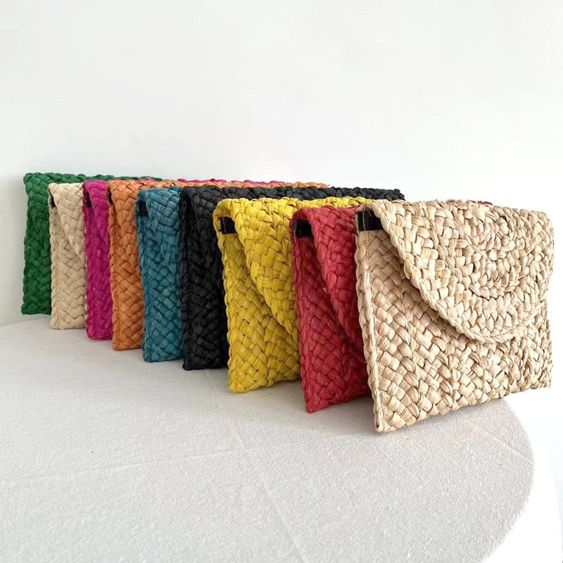 Summer Mini Straw Clutch: Embrace the Season in Style!