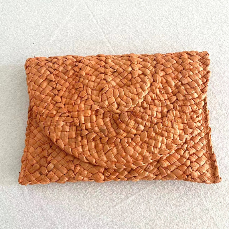 Summer Mini Straw Clutch: Embrace the Season in Style!