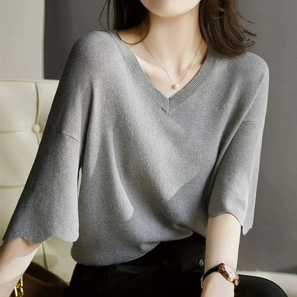 Lightweight Women's Knit Top with a Relaxed Fit