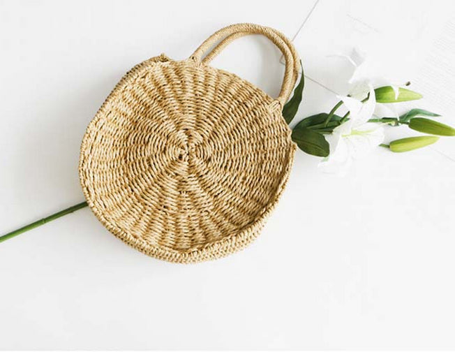 Circular Shoulder Bag: Emphasizing the Essence of the Product with a Fresh Twist