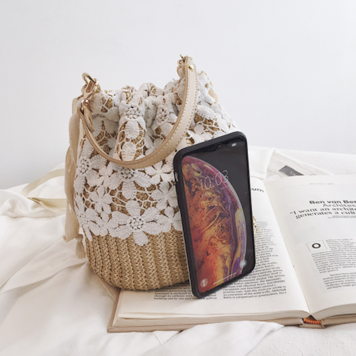 Summer Lace-Trimmed Straw Bucket Bag for a Chic Seasonal Look