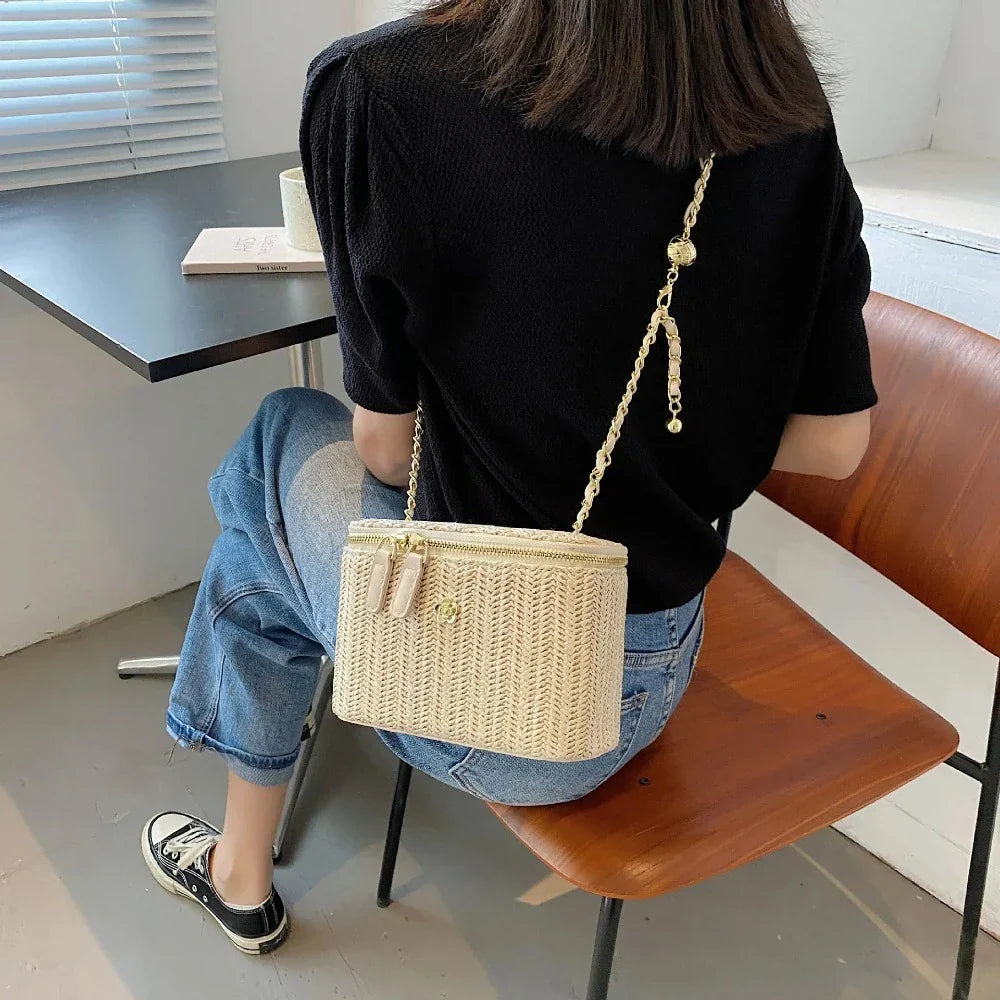 Summer Straw Bucket Bag for Women: Embrace the Season in Style!