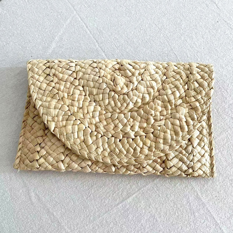 Summer Mini Straw Clutch: Embrace the Season in Style!