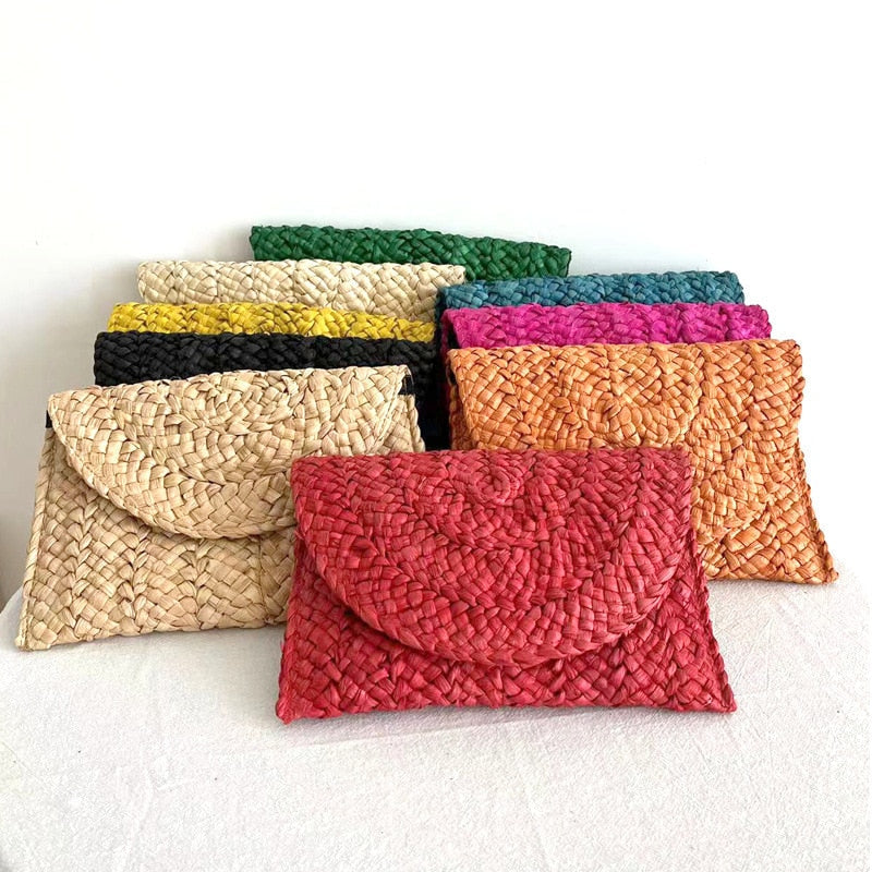 Summer Mini Straw Clutch: Embrace the Season in Style!