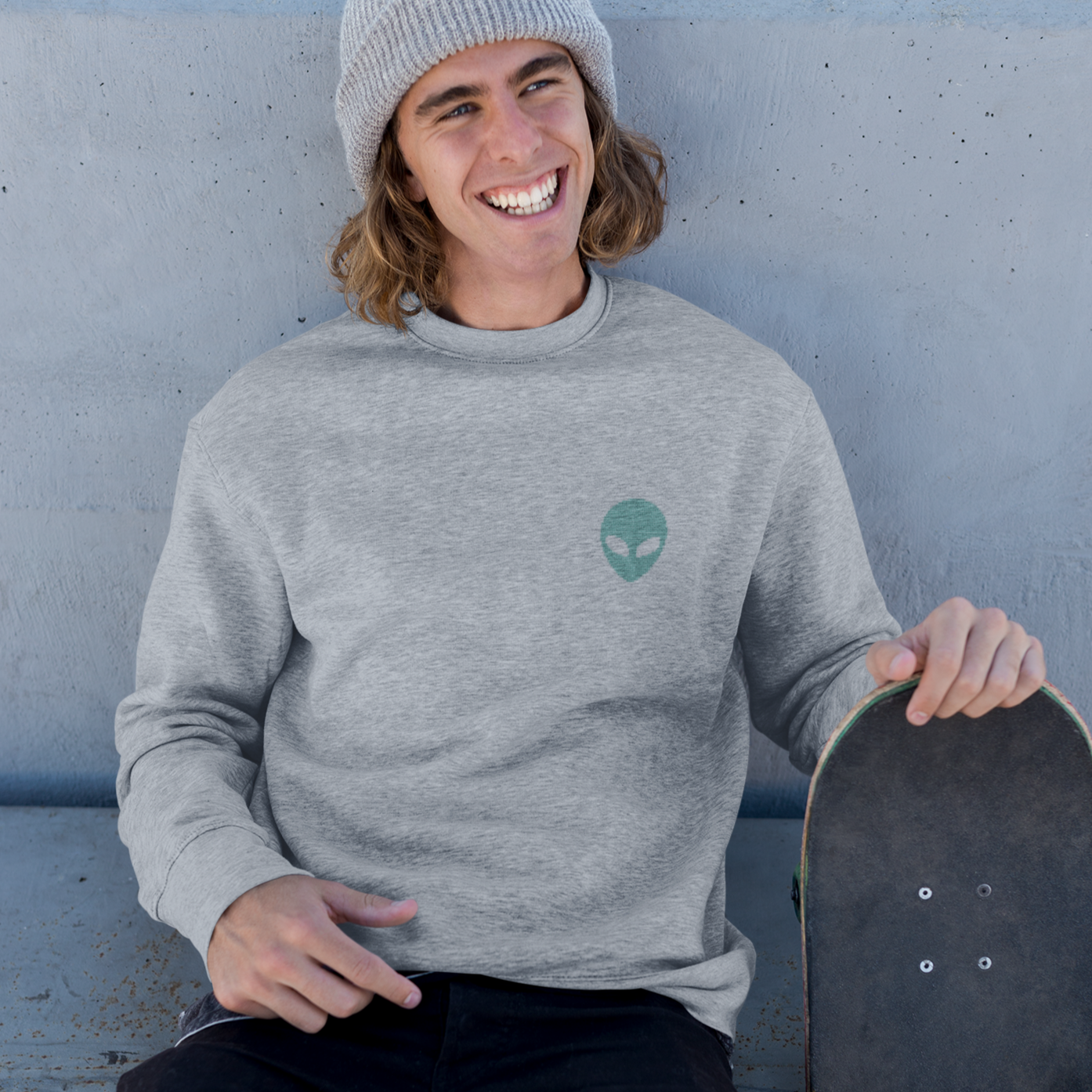 Back Print Alien Graphic Sweater - A Unique Twist on an Extraterrestrial Design