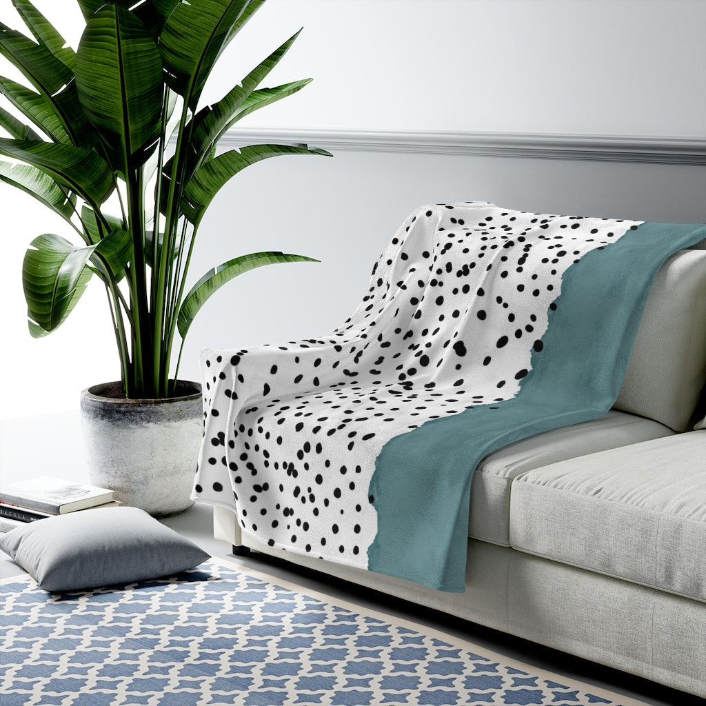 Plush Throw Blanket with Abstract Lines - Available in 3 Sizes