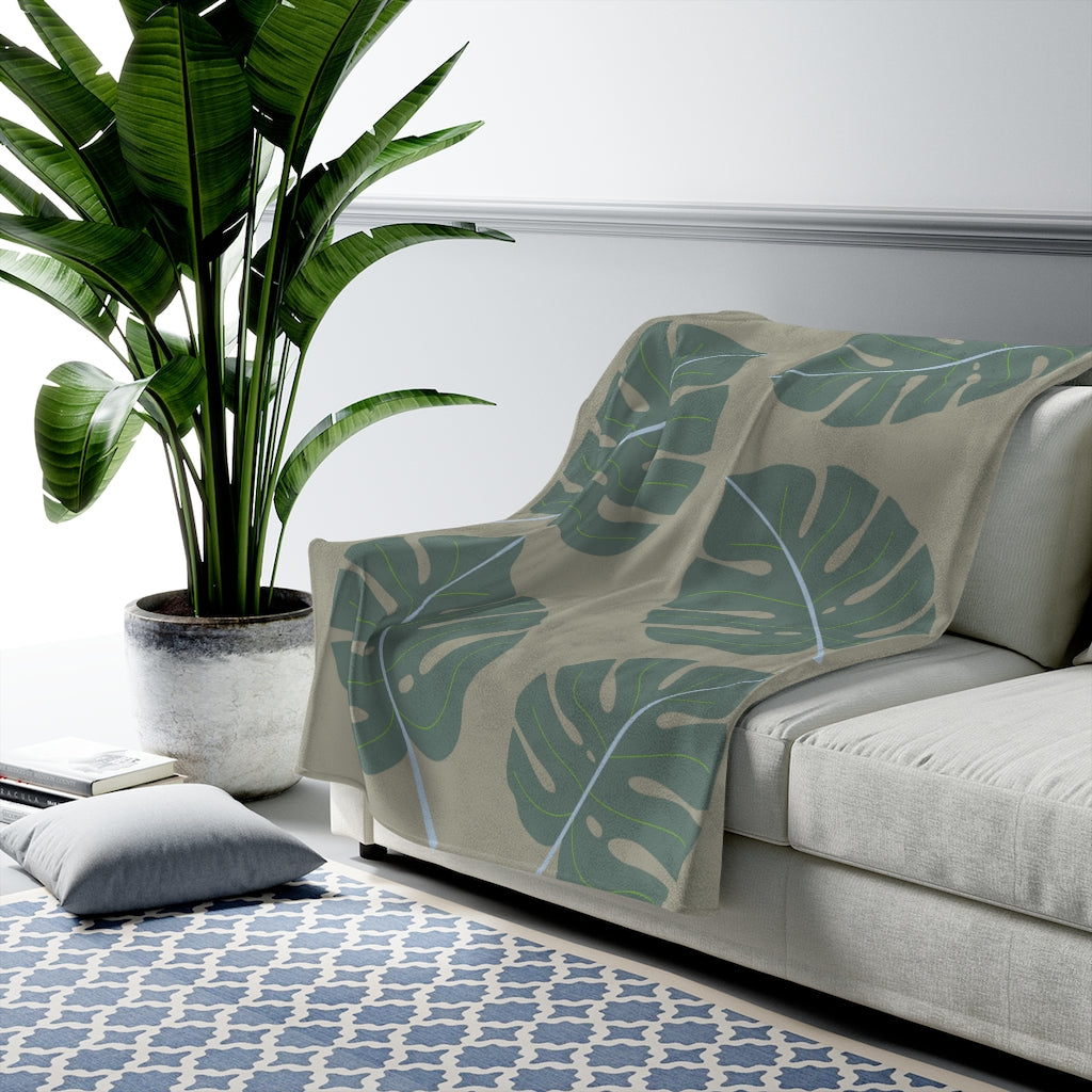 Green Leaf Plush Throw Blanket: Embrace Nature's Beauty