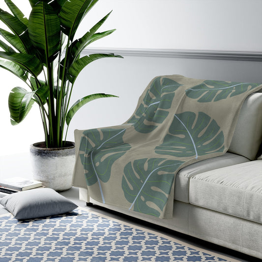 Green Leaf Plush Throw Blanket: Embrace Nature's Beauty