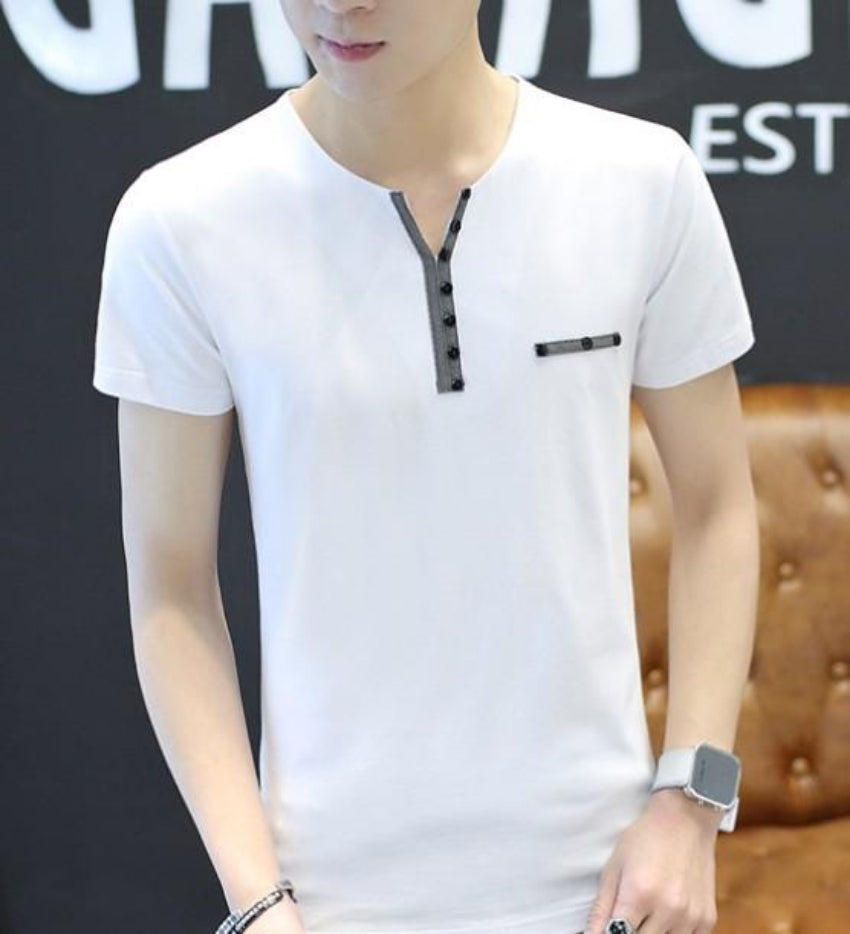 Slim Fit Men's T-Shirt with Button Embellishments for a Casual Look