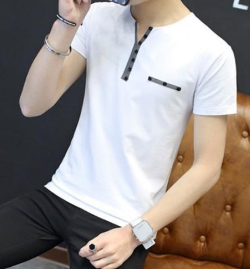 Slim Fit Men's T-Shirt with Button Embellishments for a Casual Look