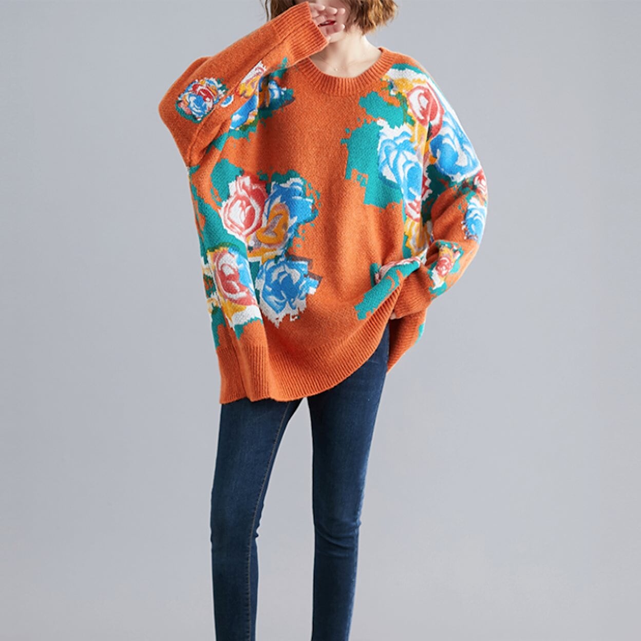 Floral Print Round Neck Women's Sweater: Maintaining Core Meaning with a Distinctive Twist