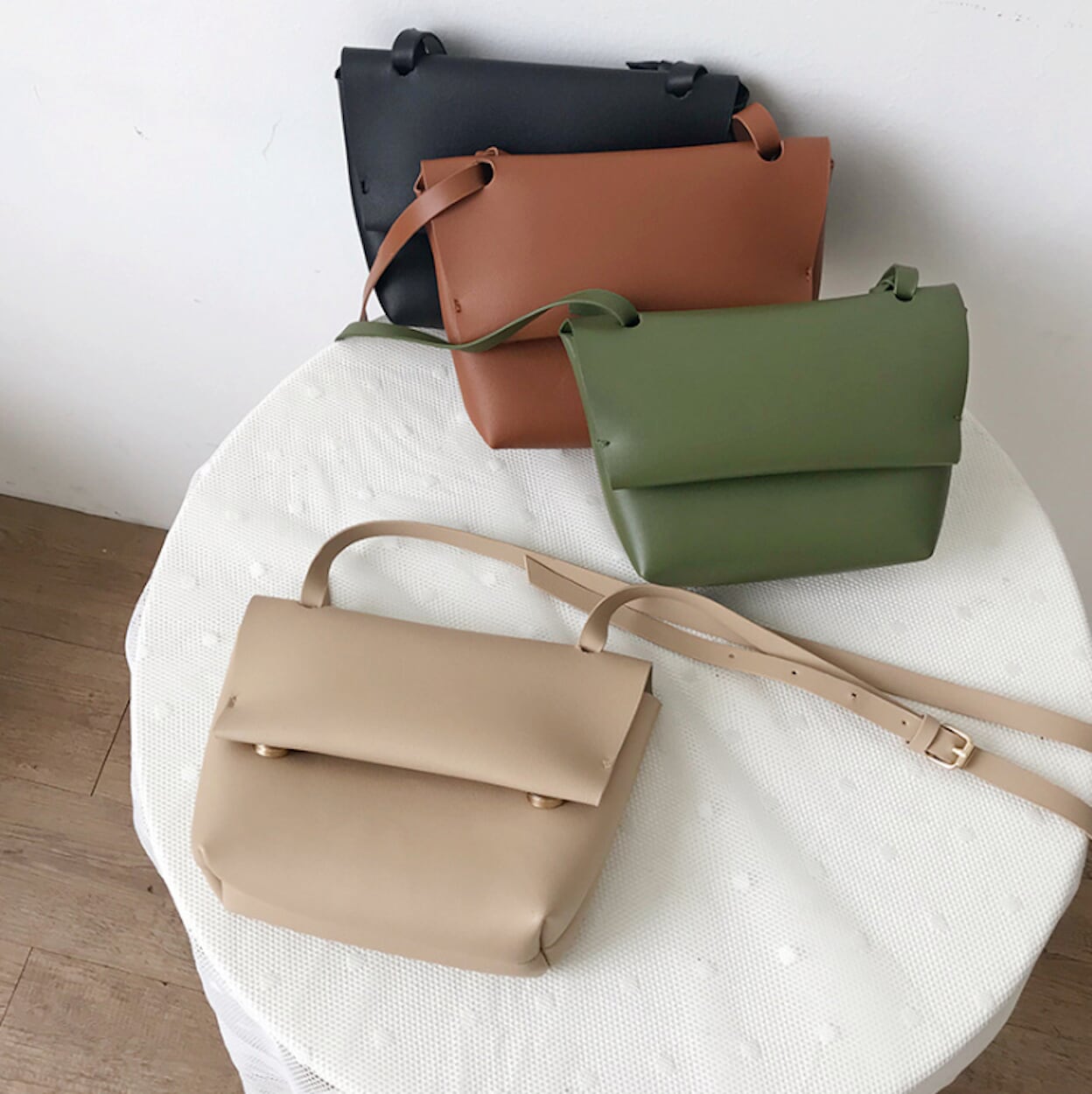 Small Vegan Leather Shoulder Bag for Women - A Stylish Choice for Casual Outings