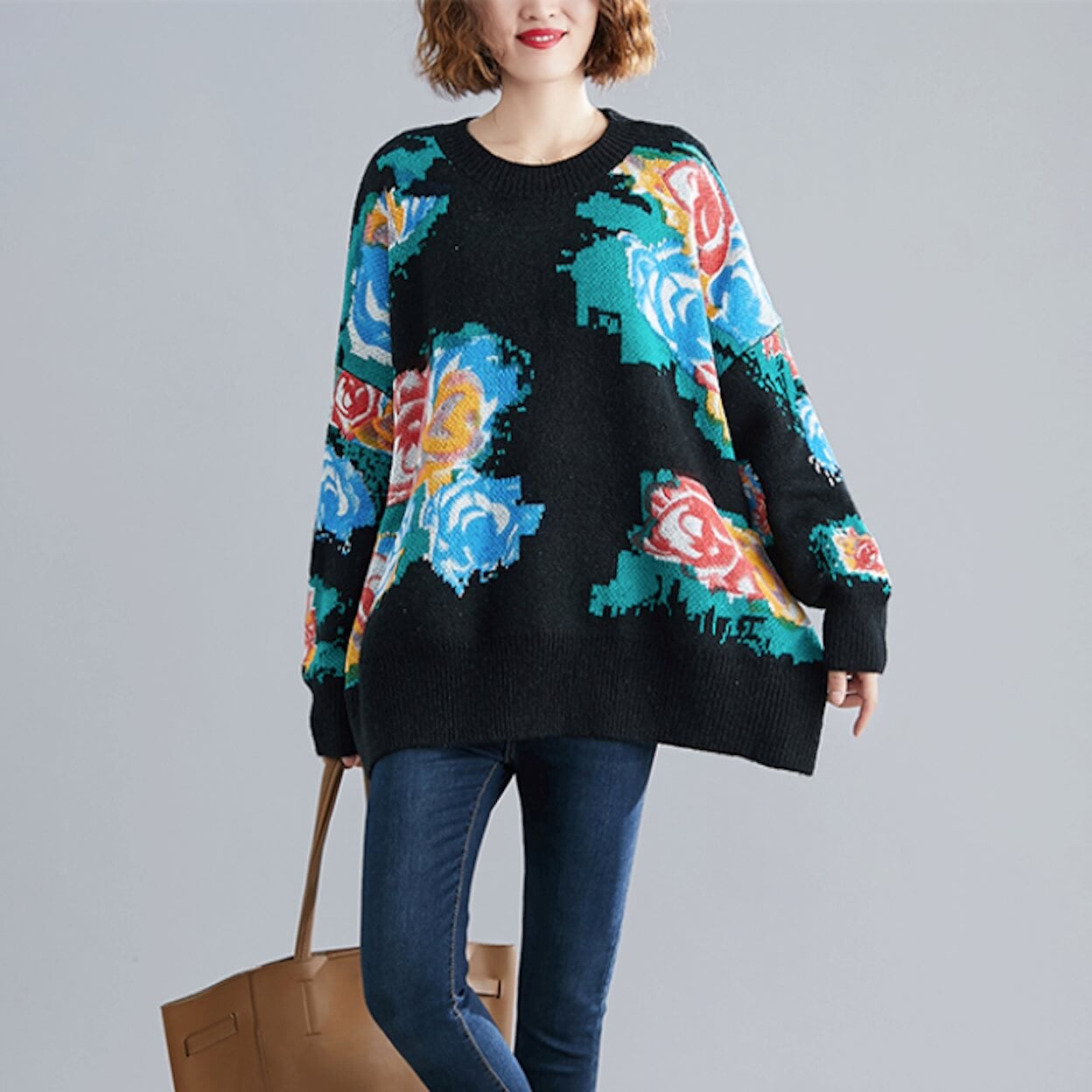 Floral Print Round Neck Women's Sweater: Maintaining Core Meaning with a Distinctive Twist
