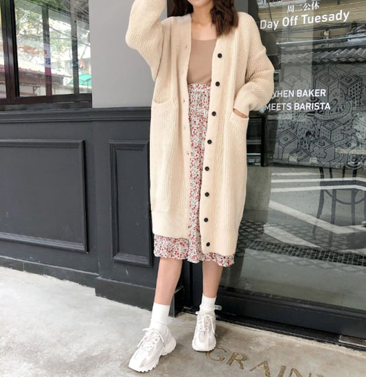 Long Cardigan for Women with Convenient Pockets for Everyday Wear